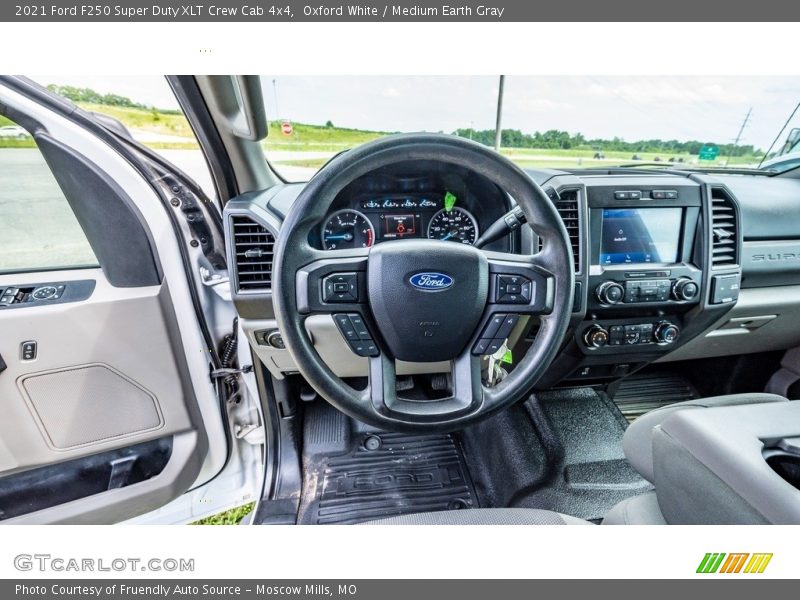 Oxford White / Medium Earth Gray 2021 Ford F250 Super Duty XLT Crew Cab 4x4