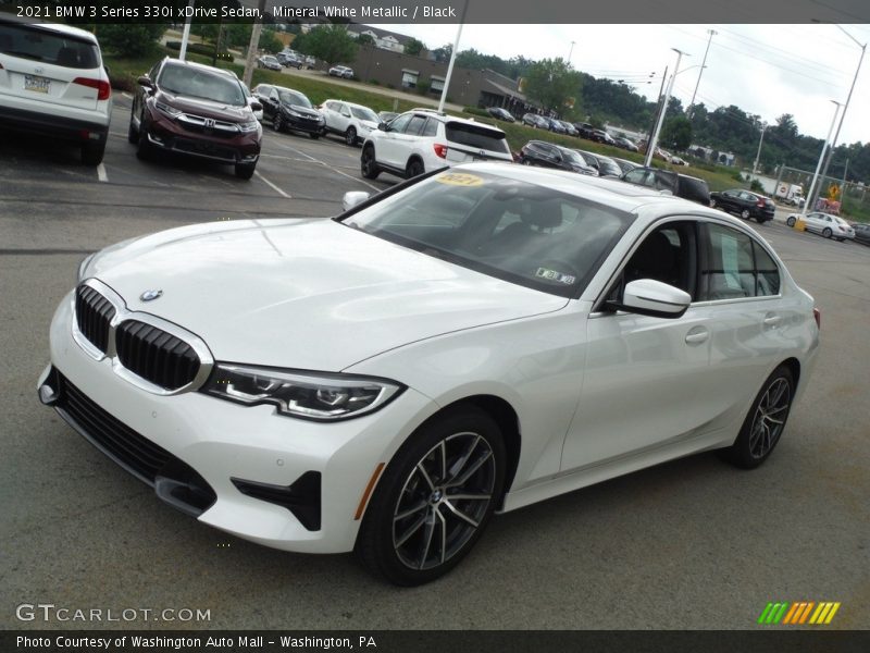 Front 3/4 View of 2021 3 Series 330i xDrive Sedan