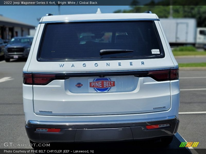 Bright White / Global Black 2022 Jeep Wagoneer Series II 4x4