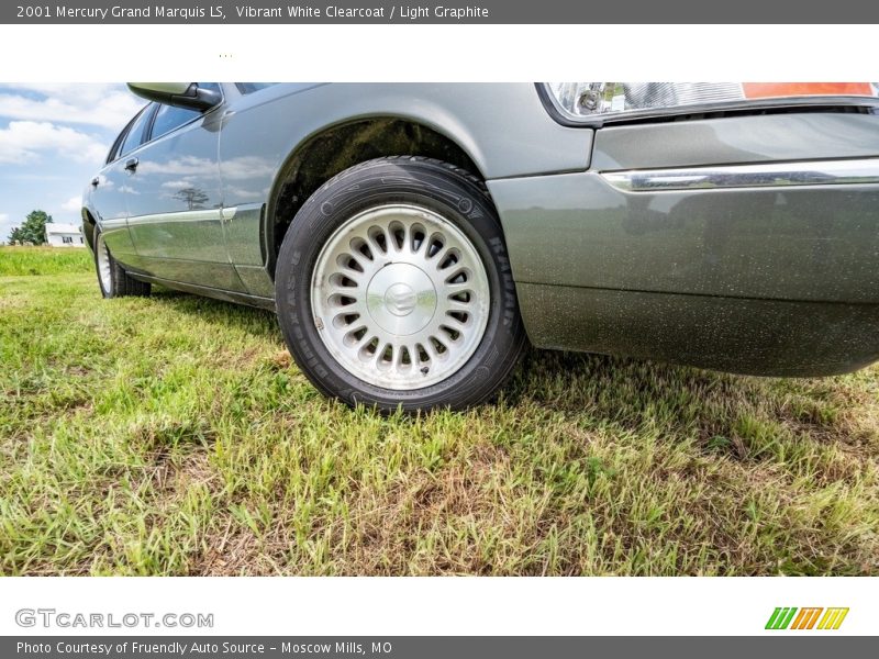 Vibrant White Clearcoat / Light Graphite 2001 Mercury Grand Marquis LS