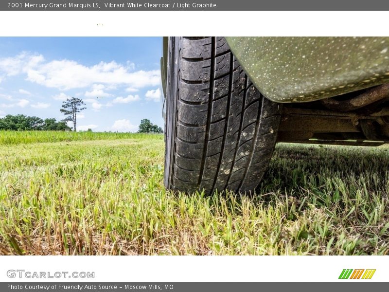 Vibrant White Clearcoat / Light Graphite 2001 Mercury Grand Marquis LS
