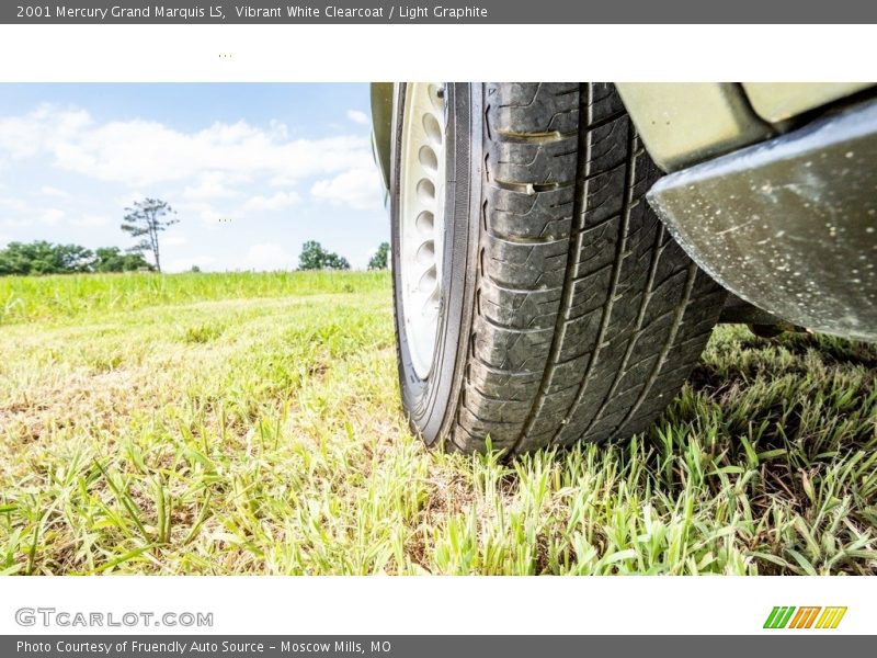 Vibrant White Clearcoat / Light Graphite 2001 Mercury Grand Marquis LS