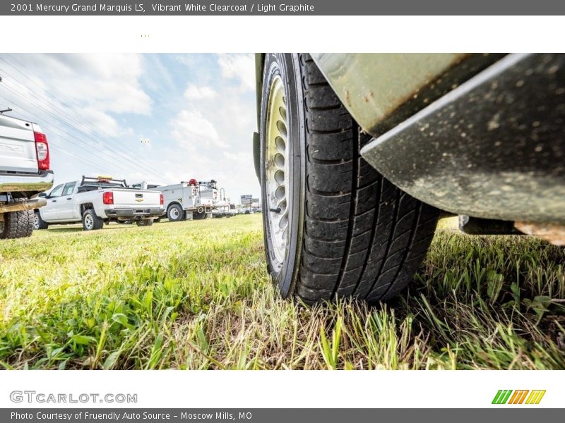 Vibrant White Clearcoat / Light Graphite 2001 Mercury Grand Marquis LS