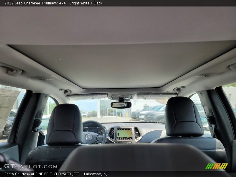 Bright White / Black 2022 Jeep Cherokee Trailhawk 4x4