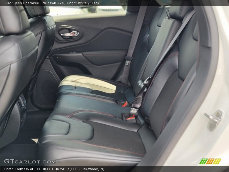 Bright White / Black 2022 Jeep Cherokee Trailhawk 4x4