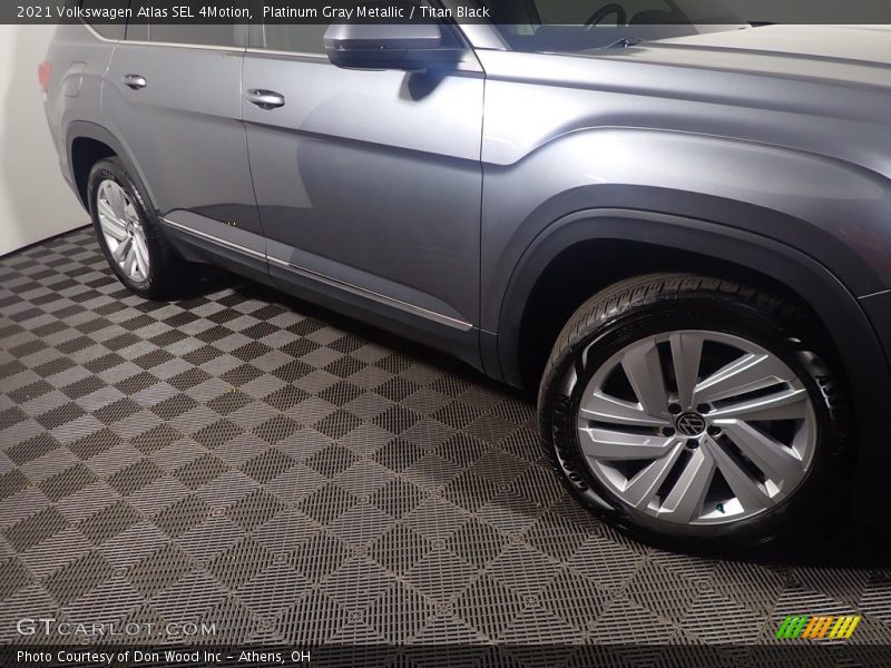 Platinum Gray Metallic / Titan Black 2021 Volkswagen Atlas SEL 4Motion