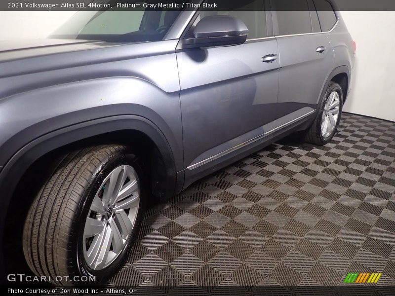 Platinum Gray Metallic / Titan Black 2021 Volkswagen Atlas SEL 4Motion
