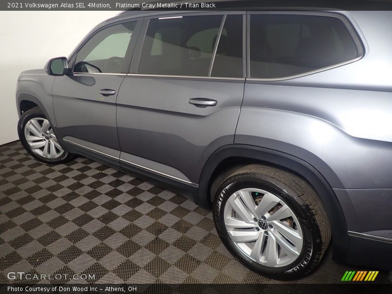 Platinum Gray Metallic / Titan Black 2021 Volkswagen Atlas SEL 4Motion