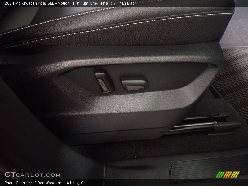 Platinum Gray Metallic / Titan Black 2021 Volkswagen Atlas SEL 4Motion