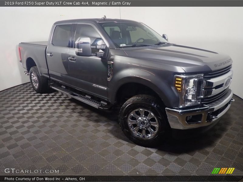 Magnetic / Earth Gray 2019 Ford F250 Super Duty XLT Crew Cab 4x4