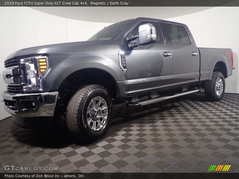 Magnetic / Earth Gray 2019 Ford F250 Super Duty XLT Crew Cab 4x4