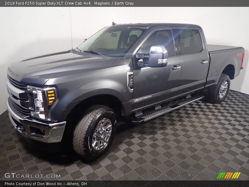 Magnetic / Earth Gray 2019 Ford F250 Super Duty XLT Crew Cab 4x4
