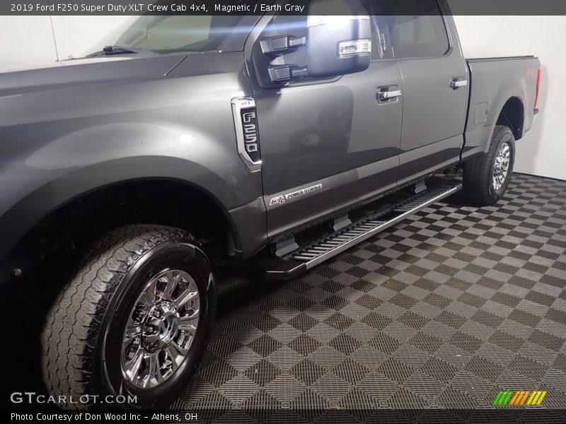 Magnetic / Earth Gray 2019 Ford F250 Super Duty XLT Crew Cab 4x4