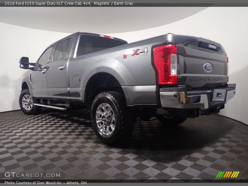 Magnetic / Earth Gray 2019 Ford F250 Super Duty XLT Crew Cab 4x4