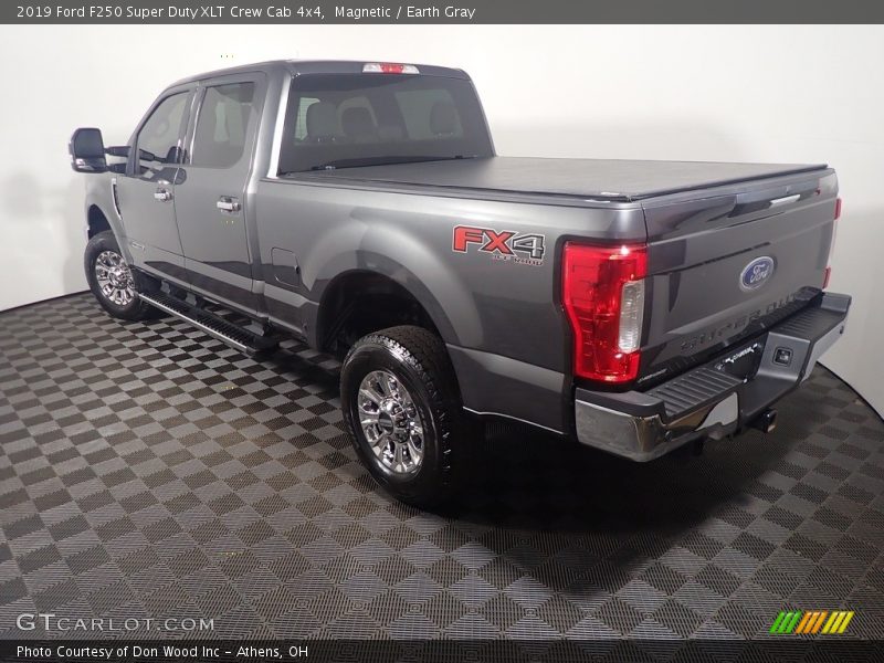 Magnetic / Earth Gray 2019 Ford F250 Super Duty XLT Crew Cab 4x4