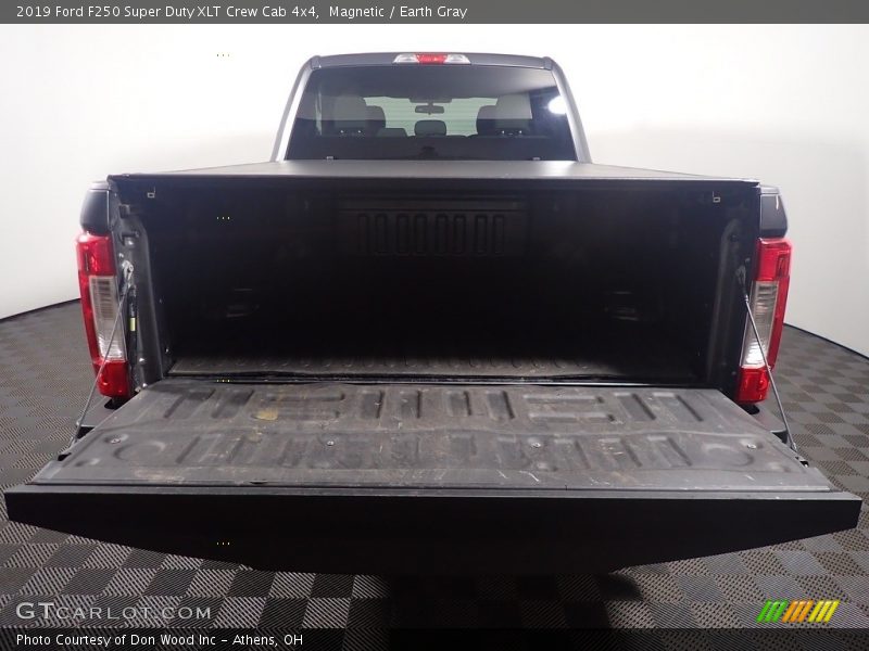 Magnetic / Earth Gray 2019 Ford F250 Super Duty XLT Crew Cab 4x4