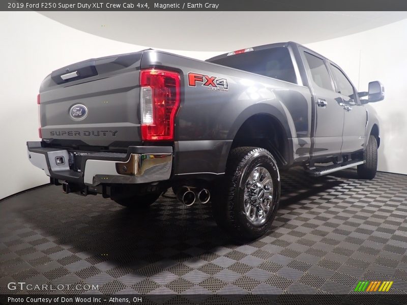 Magnetic / Earth Gray 2019 Ford F250 Super Duty XLT Crew Cab 4x4