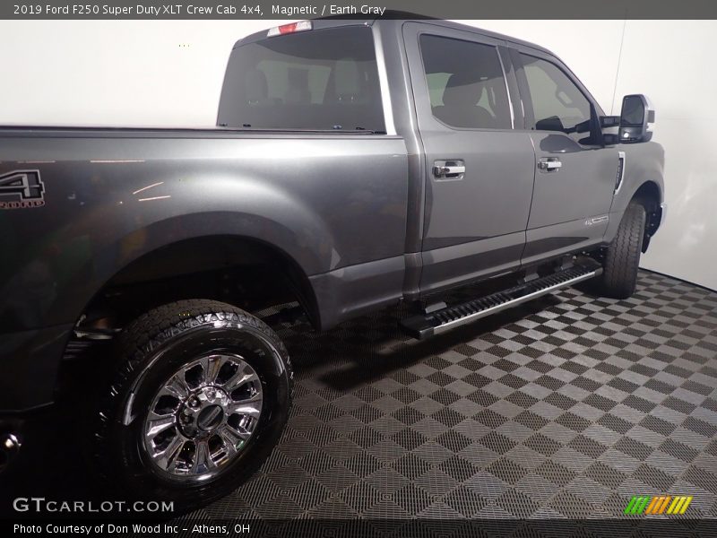 Magnetic / Earth Gray 2019 Ford F250 Super Duty XLT Crew Cab 4x4