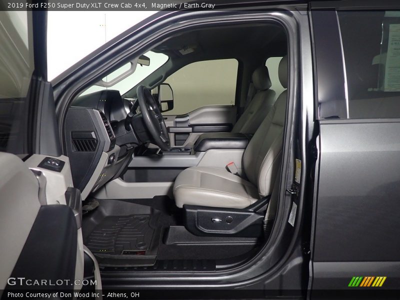 Magnetic / Earth Gray 2019 Ford F250 Super Duty XLT Crew Cab 4x4