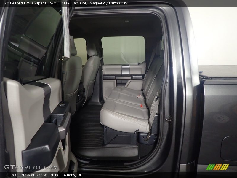 Magnetic / Earth Gray 2019 Ford F250 Super Duty XLT Crew Cab 4x4