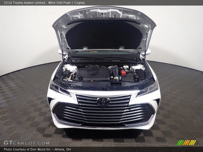 Wind Chill Pearl / Cognac 2019 Toyota Avalon Limited