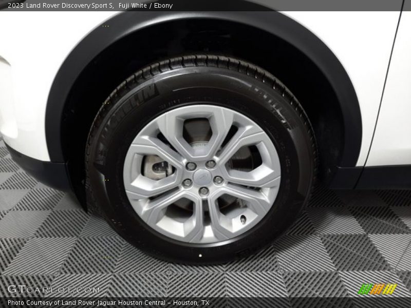 Fuji White / Ebony 2023 Land Rover Discovery Sport S