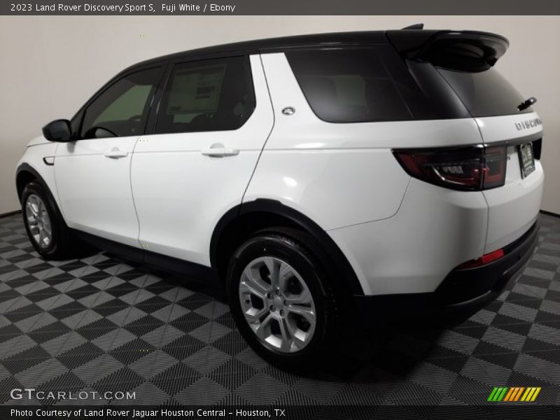 Fuji White / Ebony 2023 Land Rover Discovery Sport S