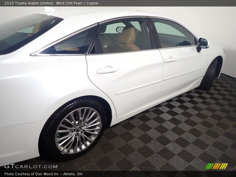 Wind Chill Pearl / Cognac 2019 Toyota Avalon Limited