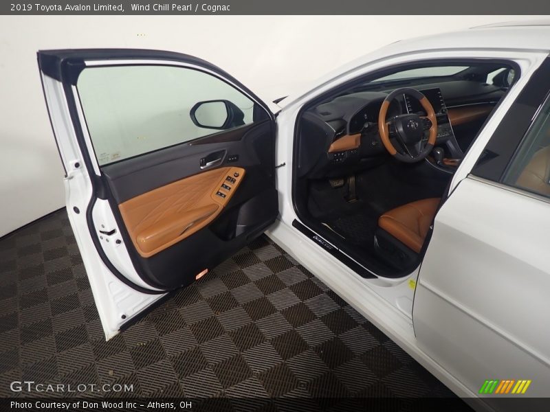 Wind Chill Pearl / Cognac 2019 Toyota Avalon Limited