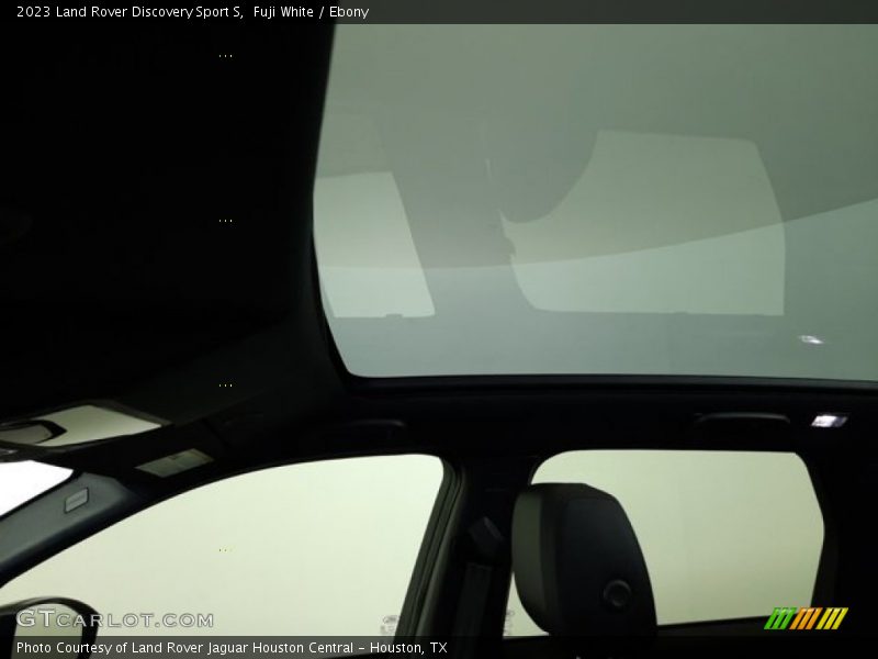 Fuji White / Ebony 2023 Land Rover Discovery Sport S