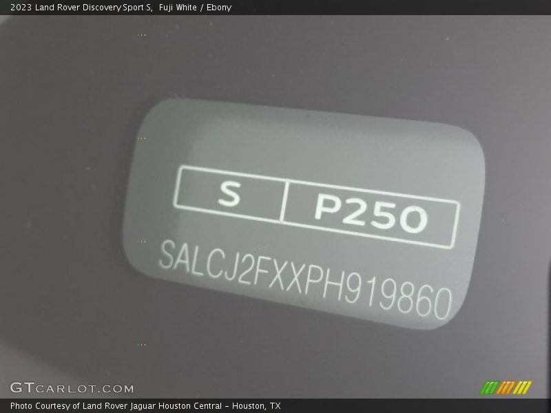 Fuji White / Ebony 2023 Land Rover Discovery Sport S