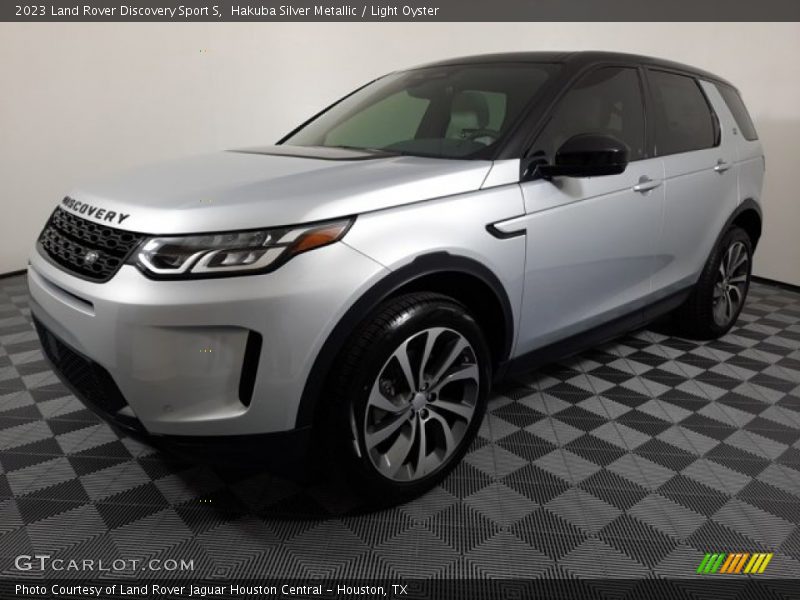 Hakuba Silver Metallic / Light Oyster 2023 Land Rover Discovery Sport S