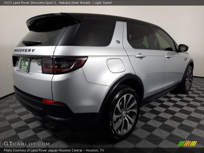Hakuba Silver Metallic / Light Oyster 2023 Land Rover Discovery Sport S