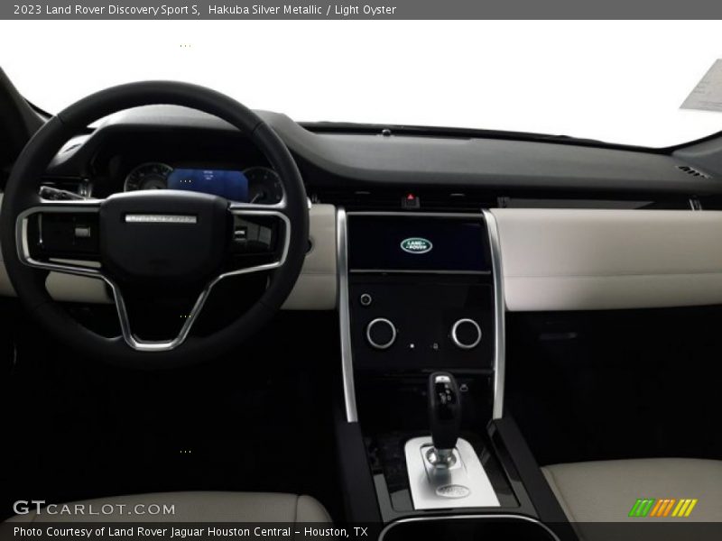 Hakuba Silver Metallic / Light Oyster 2023 Land Rover Discovery Sport S