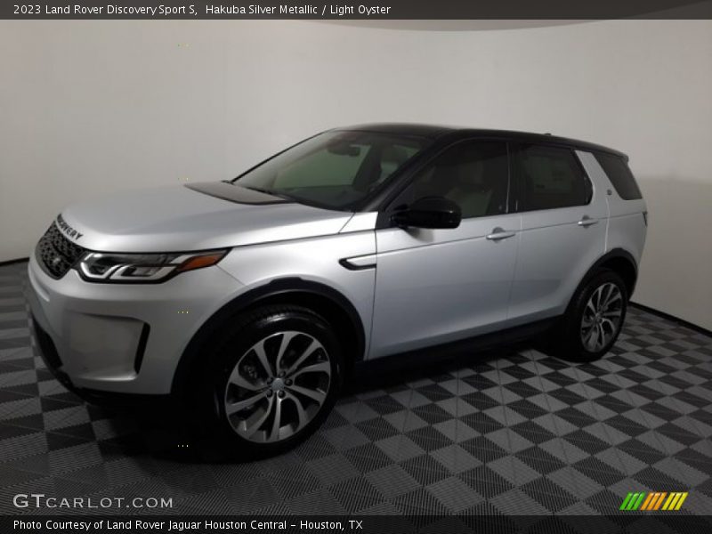 Hakuba Silver Metallic / Light Oyster 2023 Land Rover Discovery Sport S