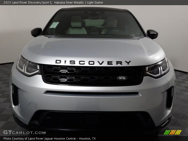 Hakuba Silver Metallic / Light Oyster 2023 Land Rover Discovery Sport S