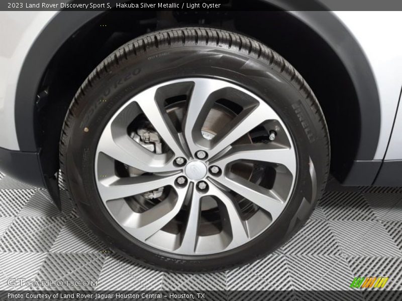 Hakuba Silver Metallic / Light Oyster 2023 Land Rover Discovery Sport S