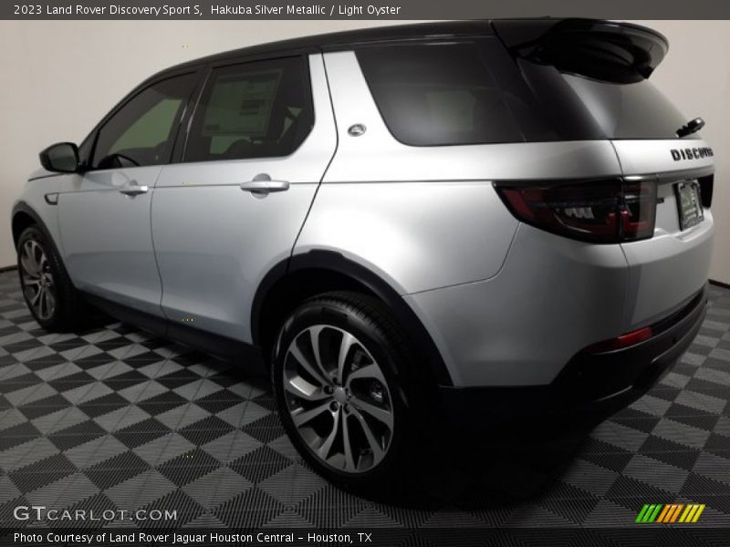 Hakuba Silver Metallic / Light Oyster 2023 Land Rover Discovery Sport S