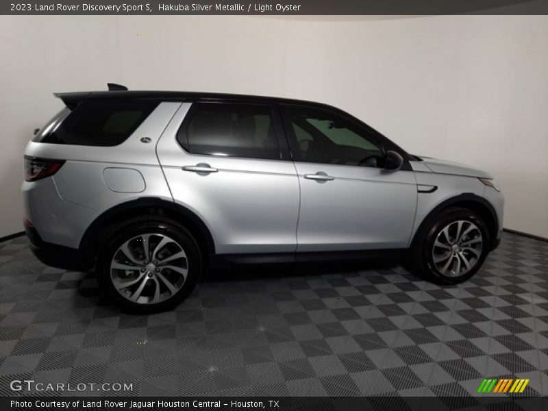 Hakuba Silver Metallic / Light Oyster 2023 Land Rover Discovery Sport S
