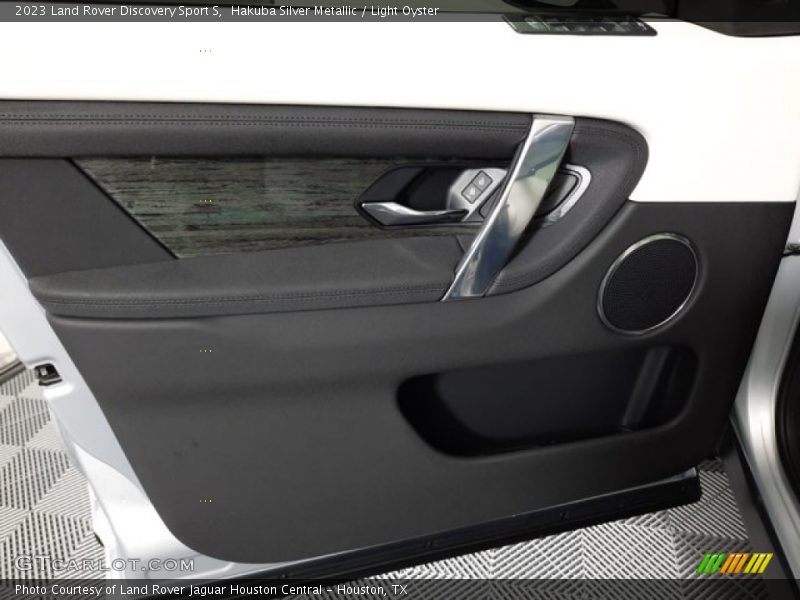 Hakuba Silver Metallic / Light Oyster 2023 Land Rover Discovery Sport S