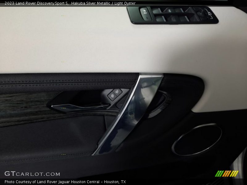 Hakuba Silver Metallic / Light Oyster 2023 Land Rover Discovery Sport S