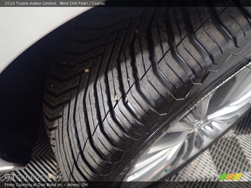 Wind Chill Pearl / Cognac 2019 Toyota Avalon Limited