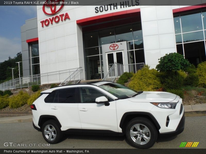 Super White / Black 2019 Toyota RAV4 XLE AWD