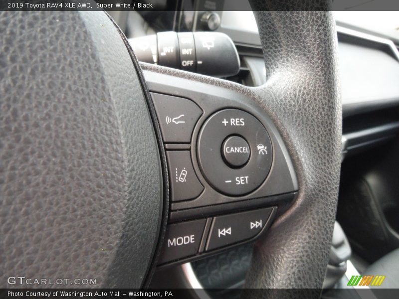 Super White / Black 2019 Toyota RAV4 XLE AWD