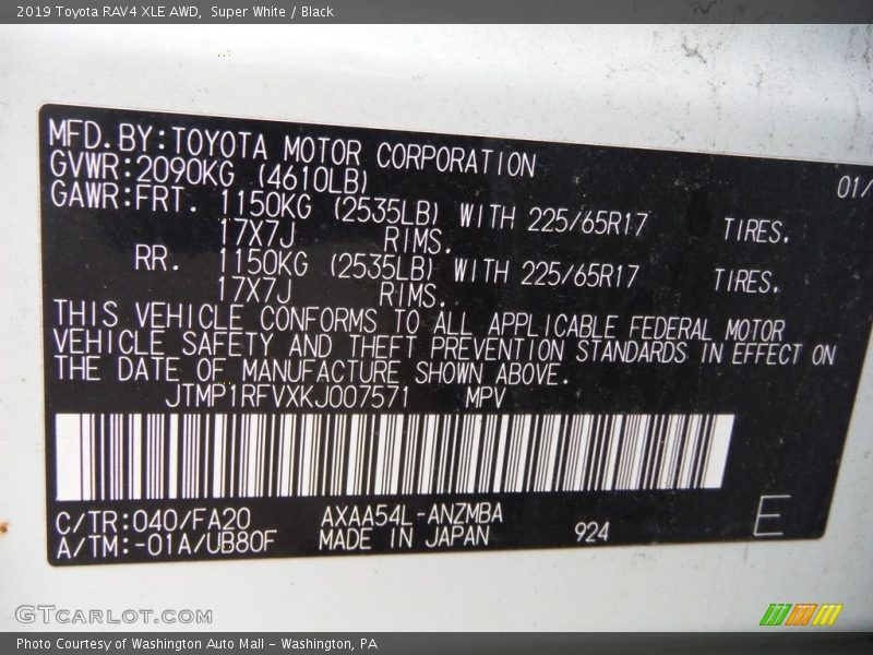 Super White / Black 2019 Toyota RAV4 XLE AWD