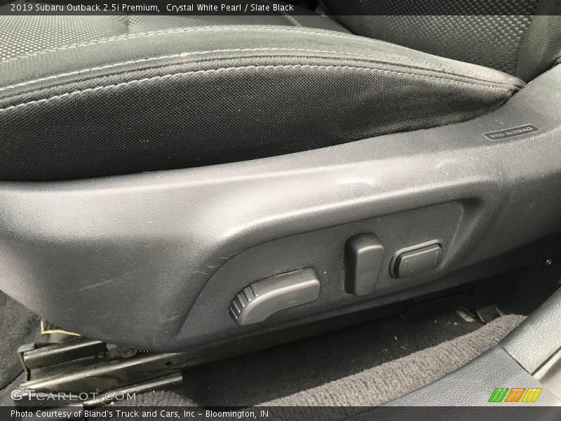 Crystal White Pearl / Slate Black 2019 Subaru Outback 2.5i Premium