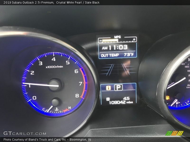Crystal White Pearl / Slate Black 2019 Subaru Outback 2.5i Premium