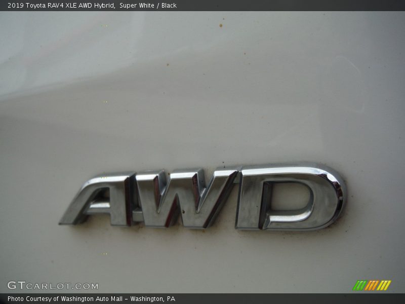 Super White / Black 2019 Toyota RAV4 XLE AWD Hybrid
