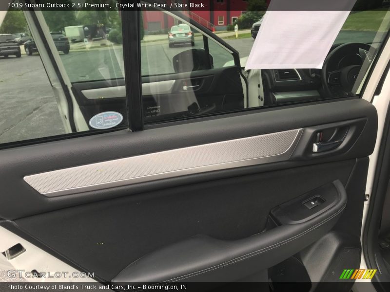Crystal White Pearl / Slate Black 2019 Subaru Outback 2.5i Premium