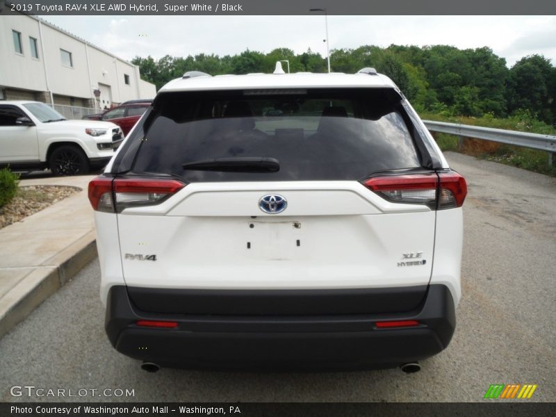 Super White / Black 2019 Toyota RAV4 XLE AWD Hybrid